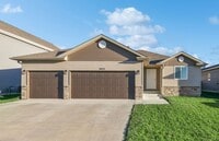 Building Photo - Great Family Neighborhood