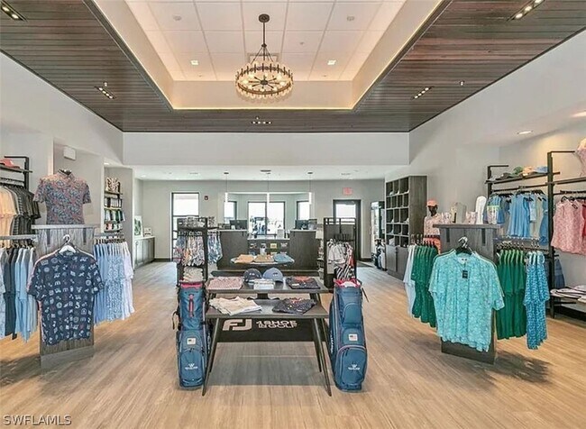 Building Photo - 12180 Wellen Golf St