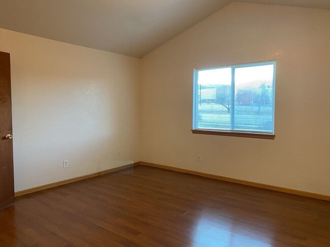 Building Photo - 3 Bed, 2 Bath Duplex in West Fort Collins close to Foothills