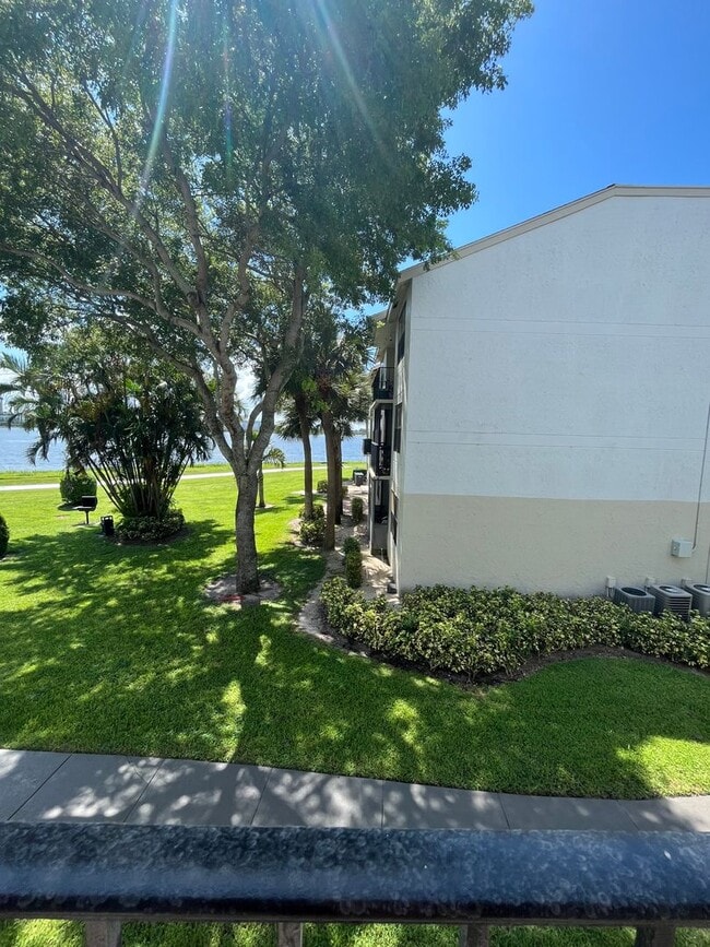 Building Photo - 752 Executive Center Dr