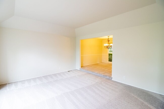 Building Photo - 4bd/2.75ba Sammamish Home