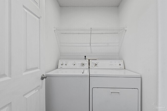 Building Photo - 383 Mirabelle Dr