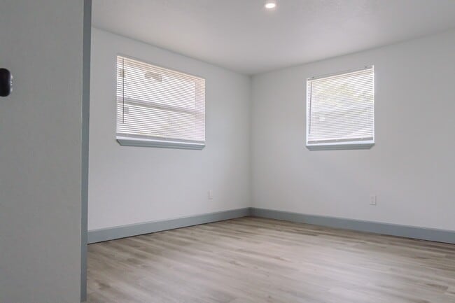 Building Photo - 217 Betty Ave