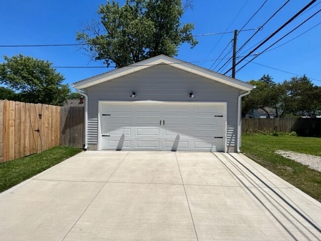 Building Photo - Beautiful Single-Family Home with Large Ya...