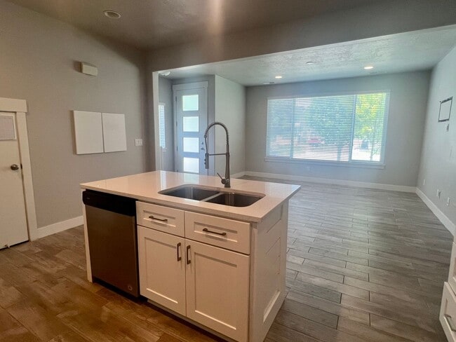 Building Photo - Beautiful Santorini Village Townhome Now A...