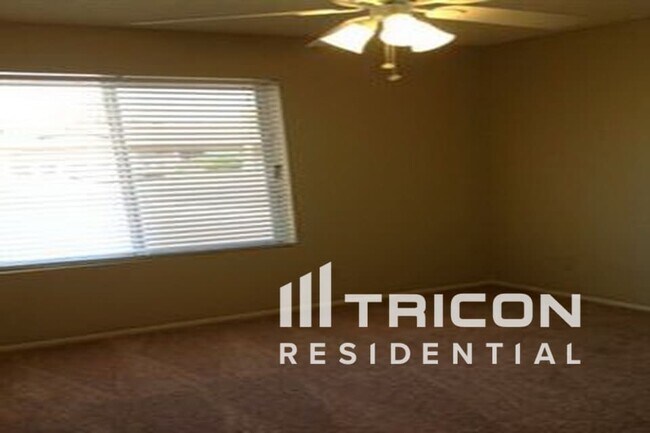 Building Photo - 3224 N Woodburne Dr