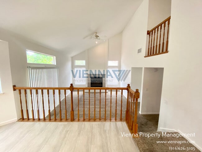 Building Photo - 5608 Glen Oaks Dr