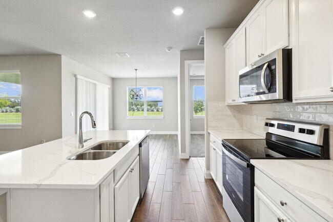 Building Photo - 6616 Cloverdale Ave