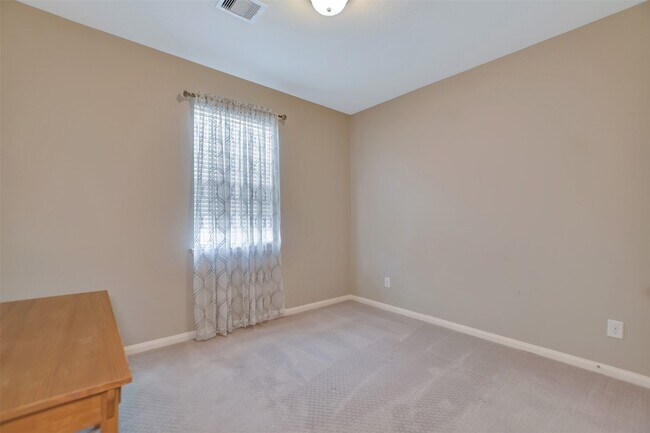 Building Photo - 18226 Russett Green Dr
