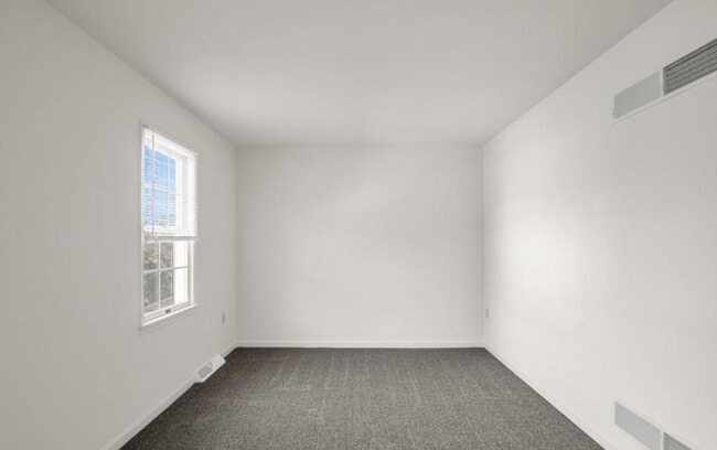 Building Photo - 653 Park Ridge Dr