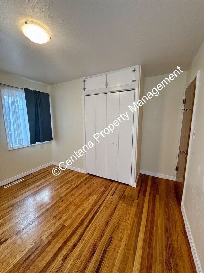 Building Photo - 3 Bed 1 Bath located on the flats