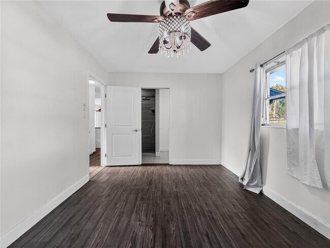 Building Photo - 2304 Country Club Rd