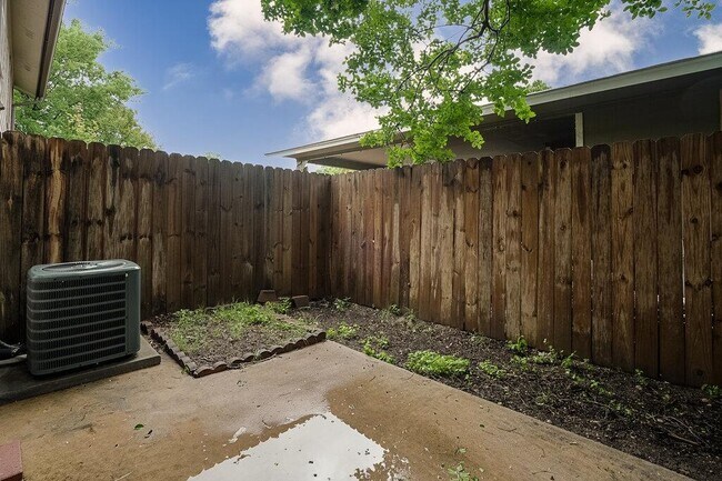 Building Photo - 7800 Northcrest Blvd