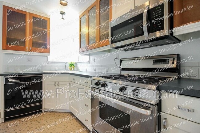 Building Photo - 616 SW Moss St