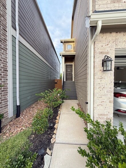 Building Photo - 7826 Starfish Arbor Dr