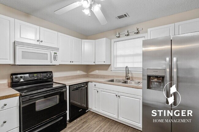 Building Photo - 15 Mary Elizabeth Dr