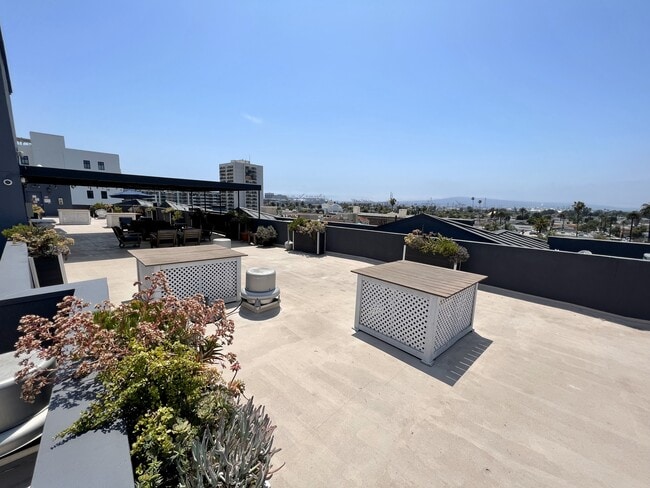 Views of the Port and DTLA - 838 Pine Ave