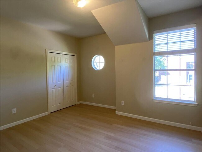 Building Photo - 5817 Miramonte Dr