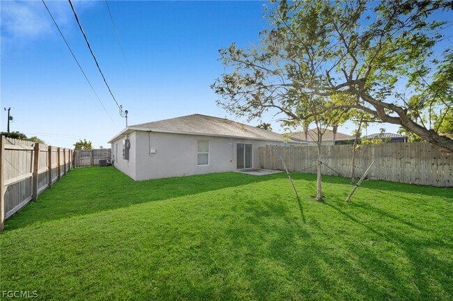 Building Photo - 614 SW 3rd Ct