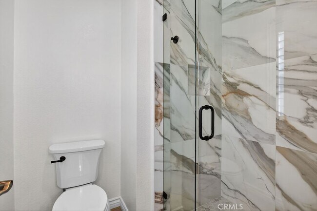 Building Photo - 14 Cll Alimar