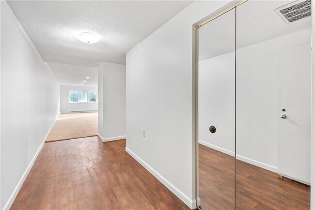 Building Photo - 30 Argyle Ave