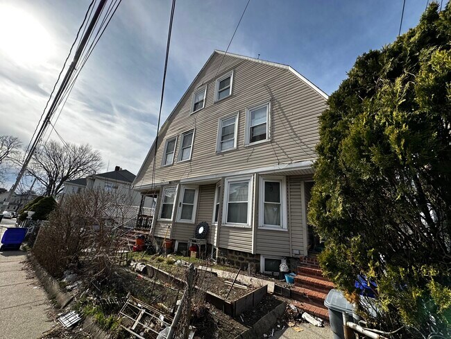 Building Photo - 40 Hooker St