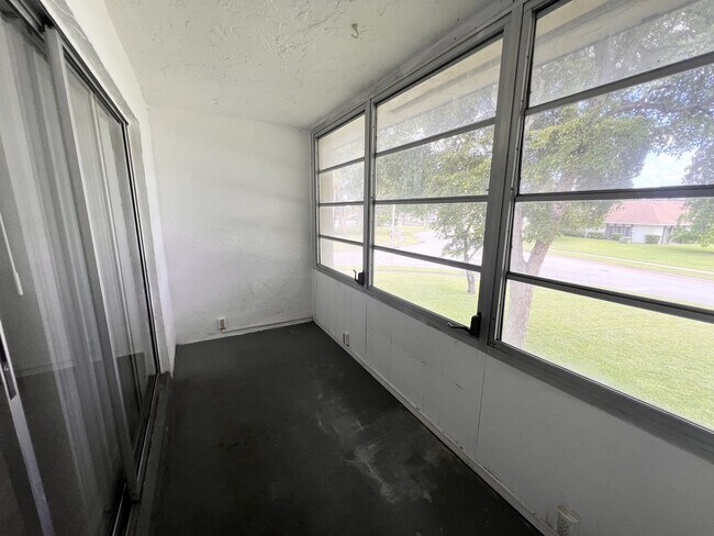 Building Photo - 5510 W Lakewood Cir