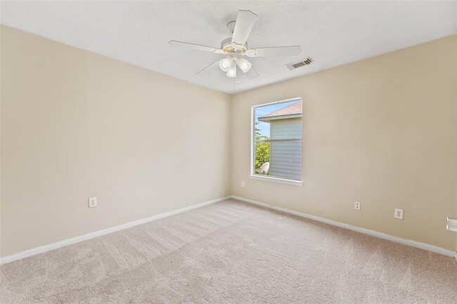 Building Photo - 17827 Scenic Oaks Dr