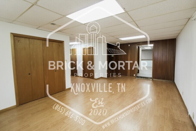 Building Photo - 111 Cooper Cir