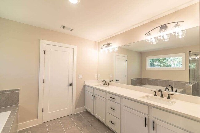 Building Photo - 2462 Adair Rdg Ct