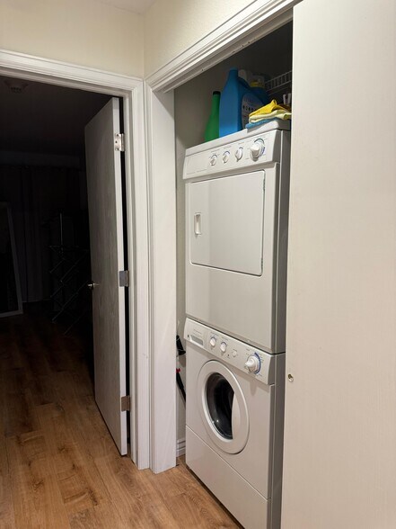 Building Photo - 137 Benchmark Rd