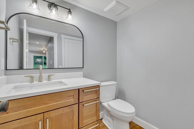 Building Photo - 4bed/2.25bath Stunning Remodeled Home on Expansive Wooded Lot in Woodinville
