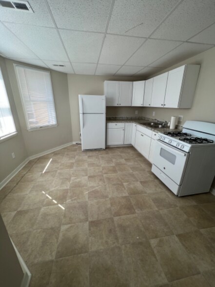 Building Photo - 730 California Ave