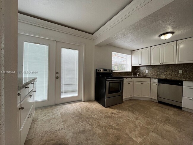 Building Photo - 9870 Nicaragua Dr