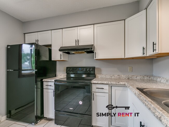 Building Photo - Sunset Ave 3 Bedroom Duplex in Kelley, IA