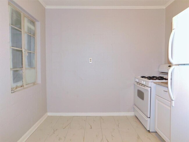 Building Photo - 805 Emery St