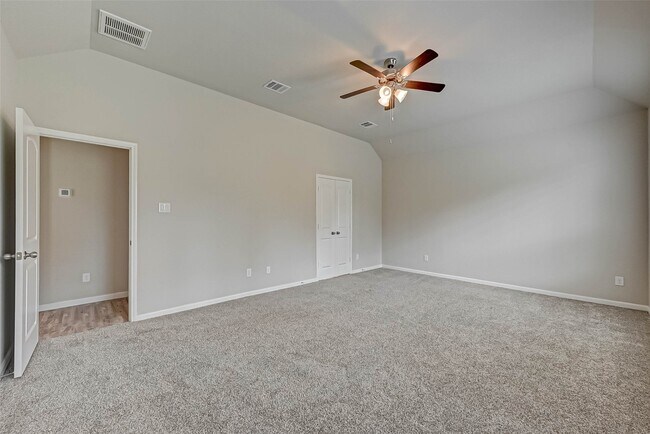 Building Photo - 14111 Lake Lodge Dr