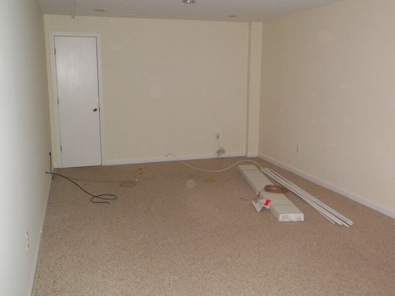 Building Photo - 5077 Rosewood Dr