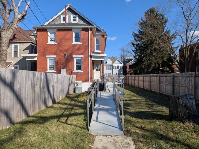 Building Photo - 1005 Oakwood Ave