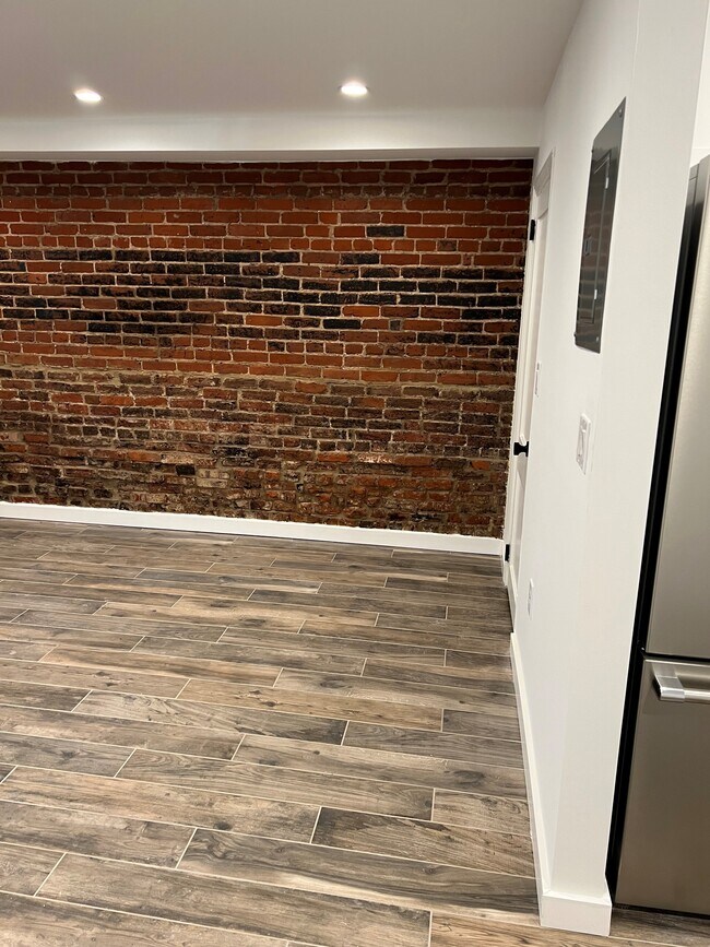 Building Photo - 215 5th St SE