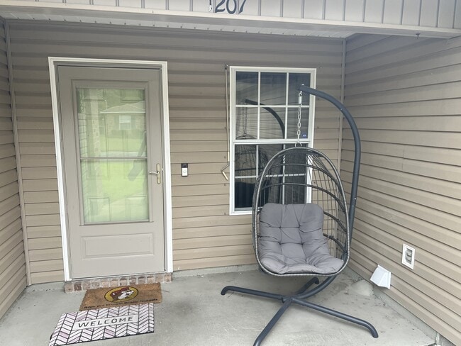 Building Photo - 1207 Chimera Ln