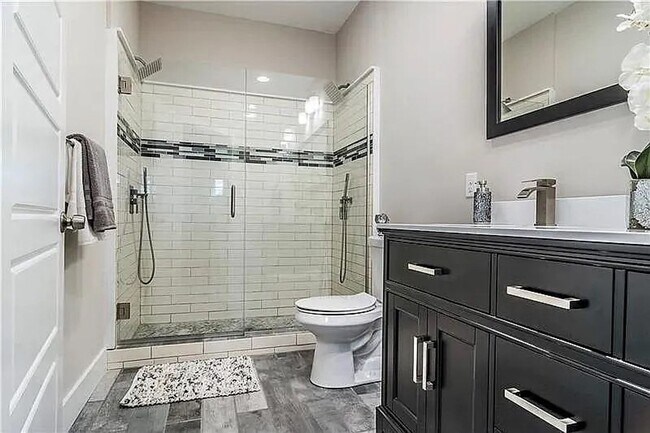 Building Photo - 4 Bed 3 Bath in Oakmont