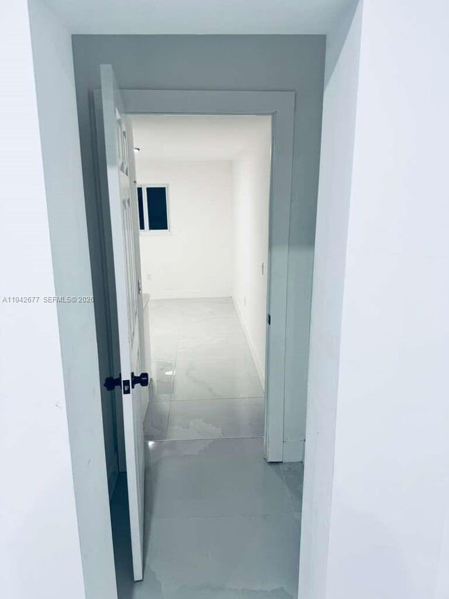 Building Photo - 1308 NW 19th Ave