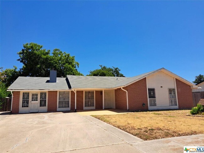 Building Photo - 2308 Lily Dr