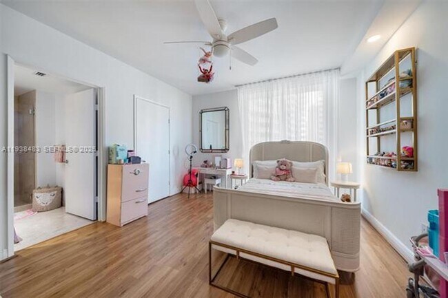 Building Photo - 799 Crandon Blvd