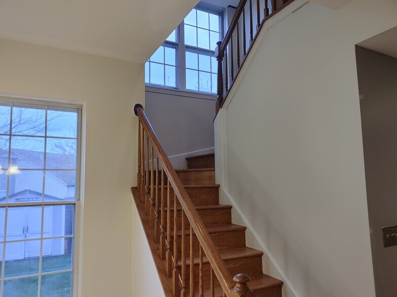 Building Photo - 464 Attenborough Way