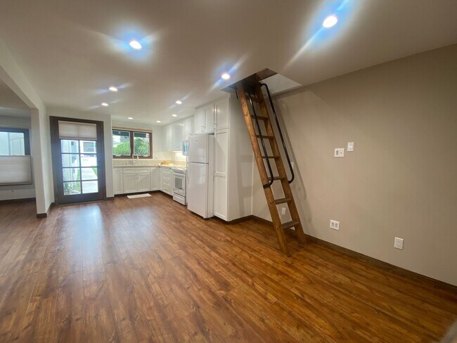 Building Photo - LARGE Mission Hills granny flat w/Loft and A/C!