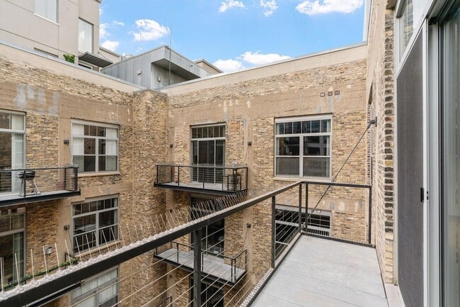 Building Photo - 521 S 7th St