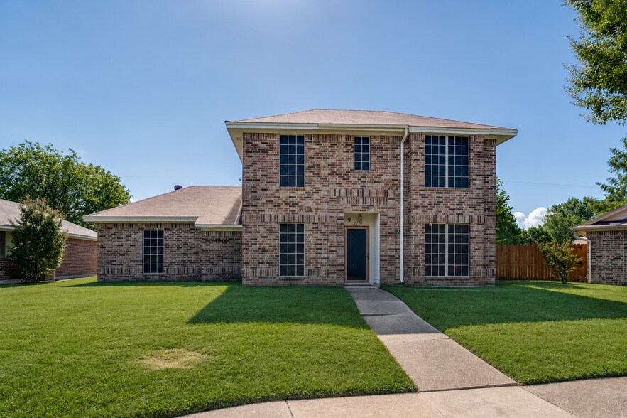 Front Yard - 2700 Cornell Dr