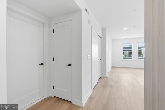 Building Photo - 209 New St